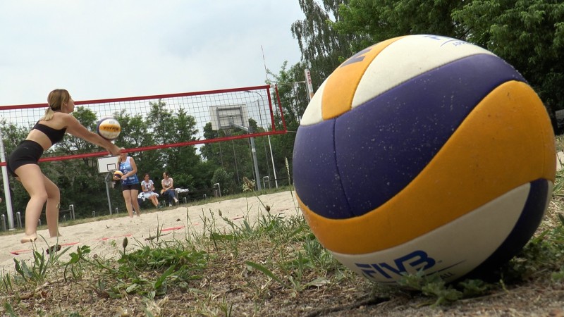 SIATKÓWKA PLAŻOWA W WERSJI KOBIECEJ