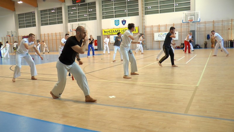 CAPOEIRA CHARYTATYWNIE