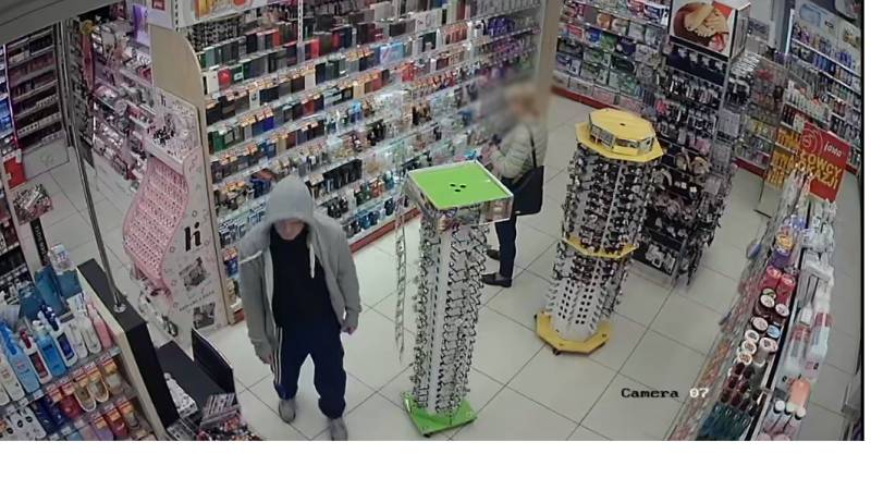 POLICJA POSZUKUJE ZŁODZIEJA