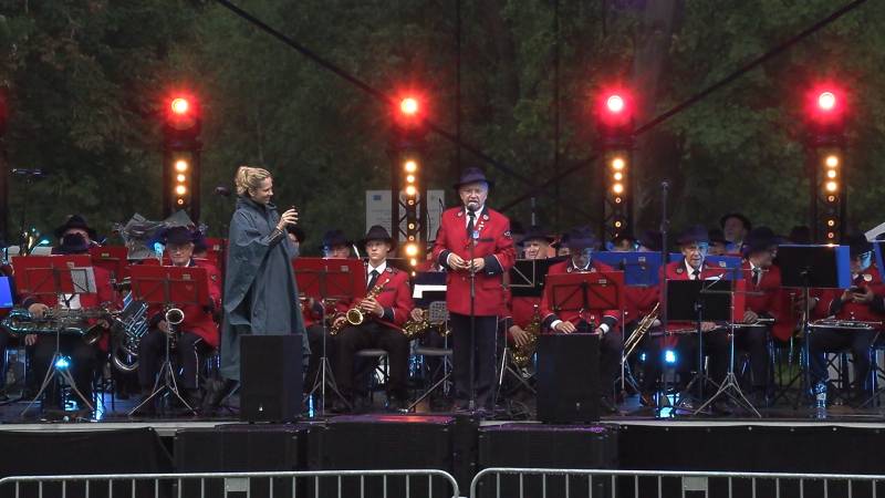 55 LAT ORKIESTRY DĘTEJ W BUKU