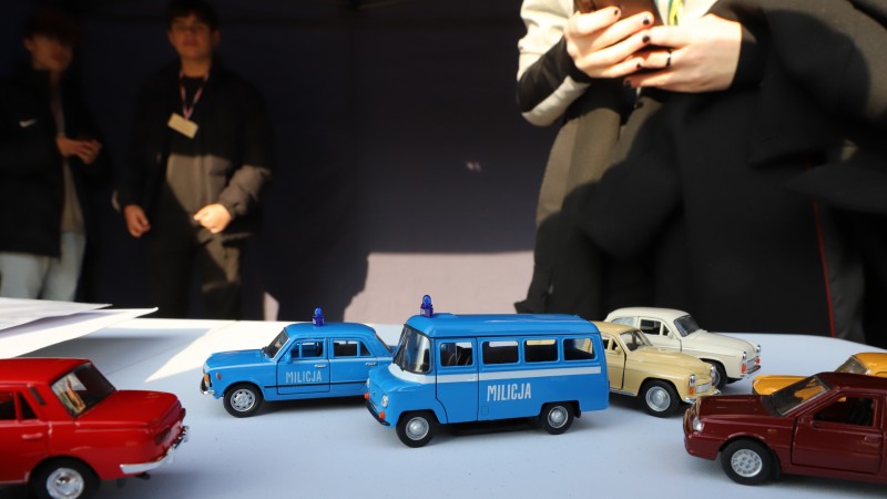 COFNIJMY SIĘ DO PRL-U